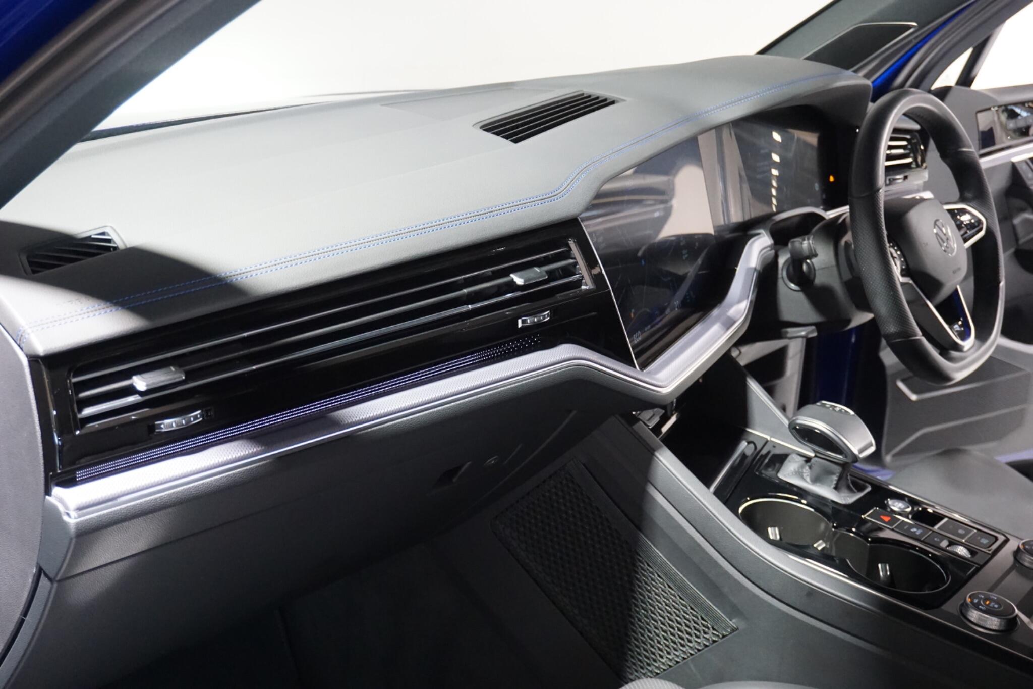 Volkswagen Touareg 3.0 V6 TSI eHybrid 14.3kWh R SUV 5dr Petrol Plug-in Hybrid Tiptronic 4Motion Euro 6 (s/s) (462 ps)